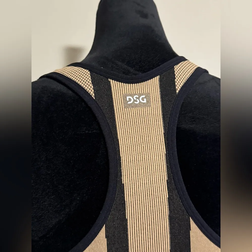 EUC DSG Sahara Sand and Pure Black Seamless Colorblock Sports Bra size large Tan - Image 5