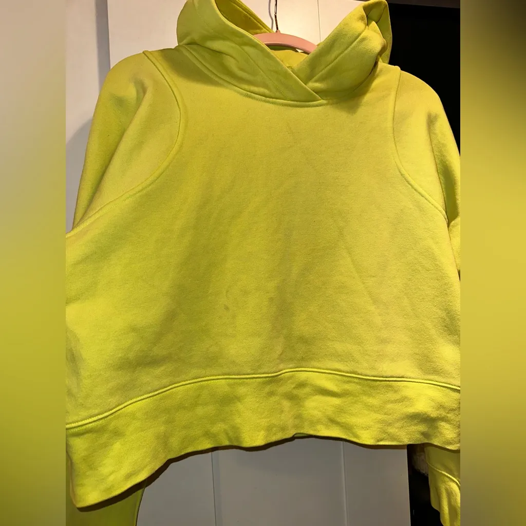 Lululemon Loungeful Cropped Hoodie
Electric Lemon - Image 7