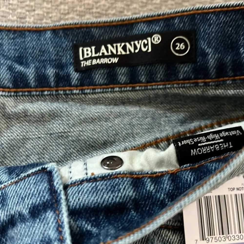 NWT BlankNYC The Barrow Vintage High-Rise Short -‎ 26 - Image 3