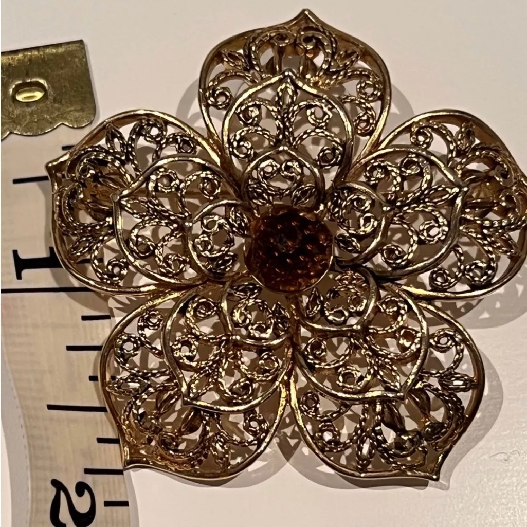 Vintage Monet brooch goldtone filigree flower with a amber brown center bead - Image 2