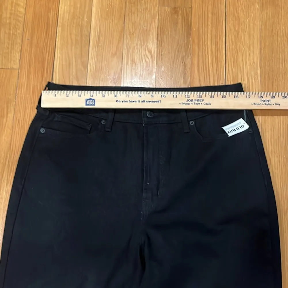 NWT women’s black high-rise OG straight built -in warm jeans size 14. - Image 4
