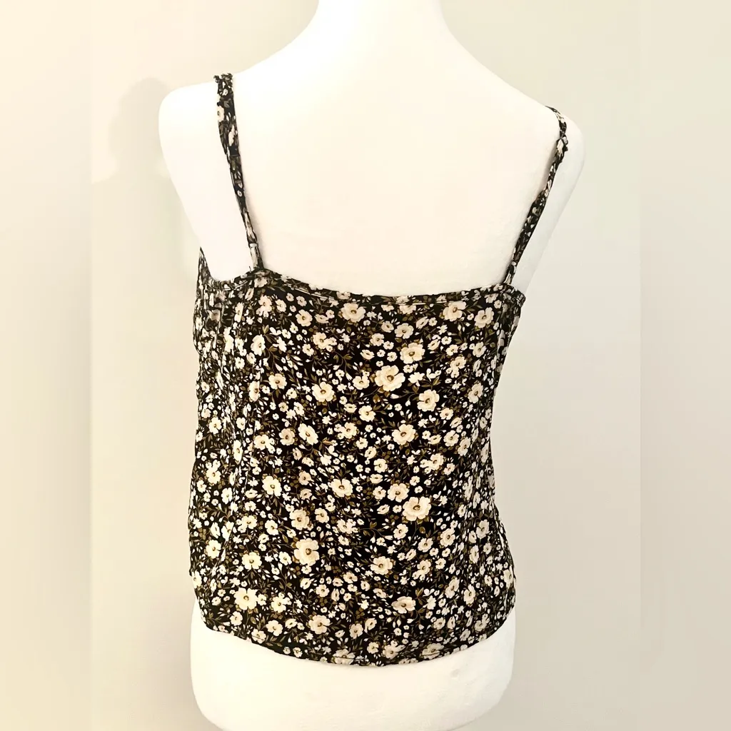 Old Navy Black and White Floral Camisole - Image 6