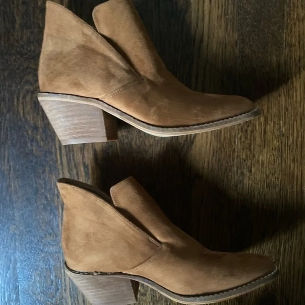 Catherine Malandrino Margaret Taupe Block Heeled Faux-Suede Ankle Bootie Size 6 - Image 3