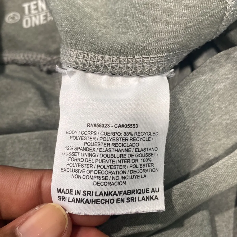 Nike Dri-Fit Women's Gray Capri Leggings - Image 6