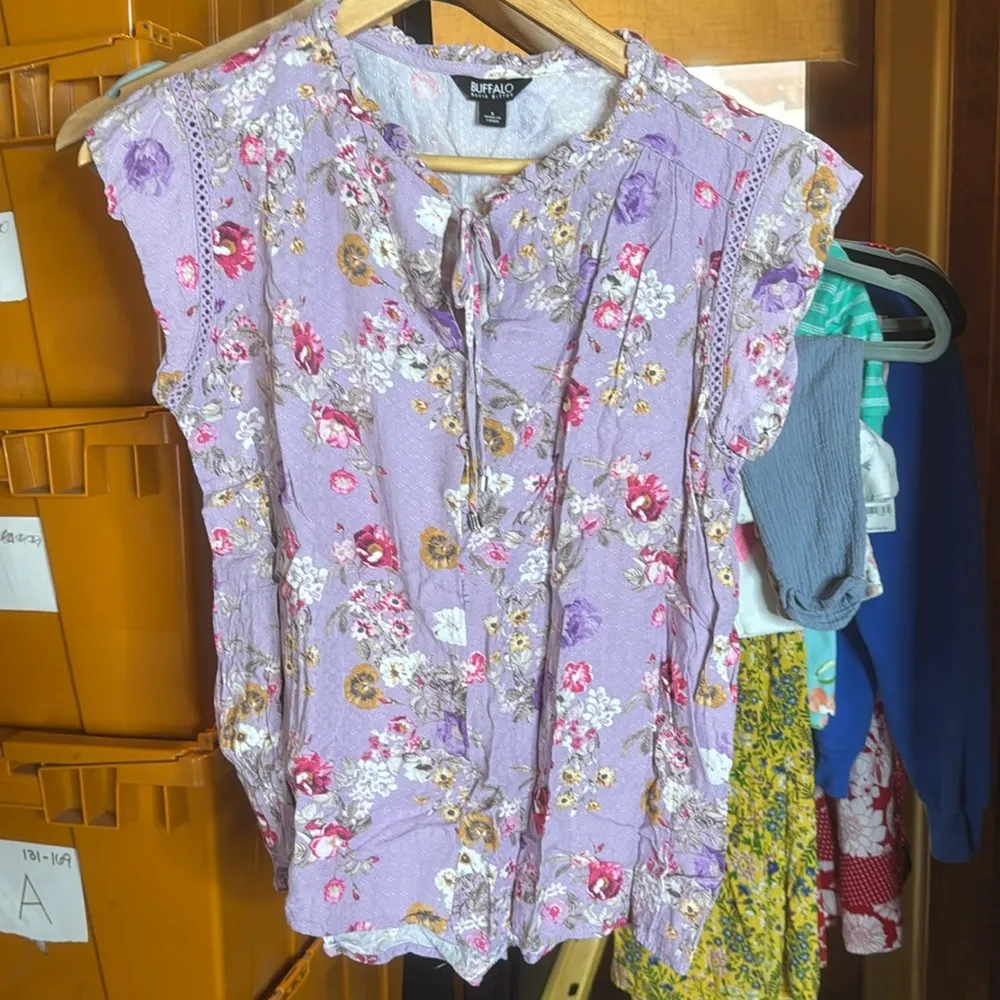 Buffalo Ladies' Floral Print Flutter Sleeve Top Purple Size Small - Image 6