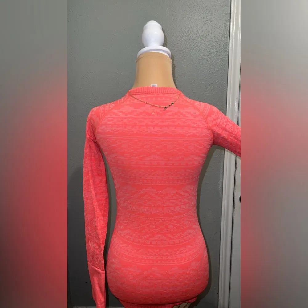 New lululemon top size‎ 2 - Image 2