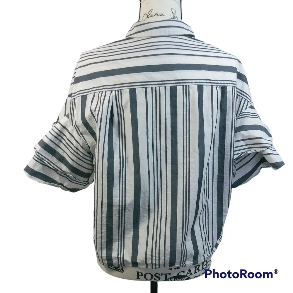 A New Day Striped Ruffle Flutter Sleeve Crop Top L - Image 3