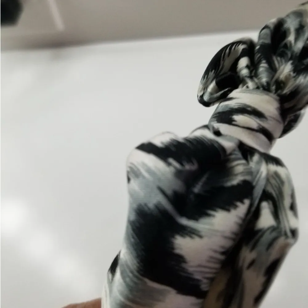Black and White Patterned Headband - Image 2