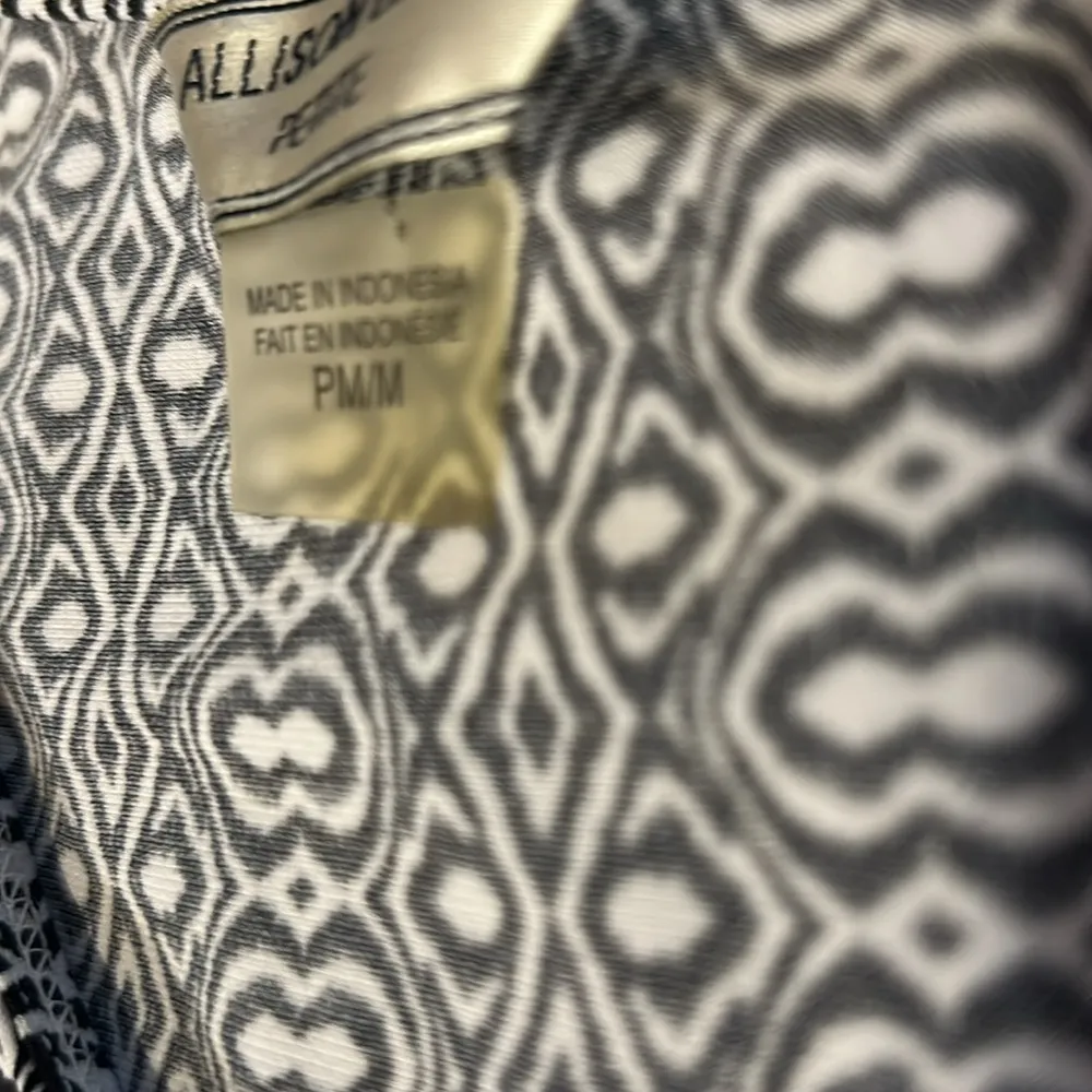 Petite sleeveless top in size PM - Image 6