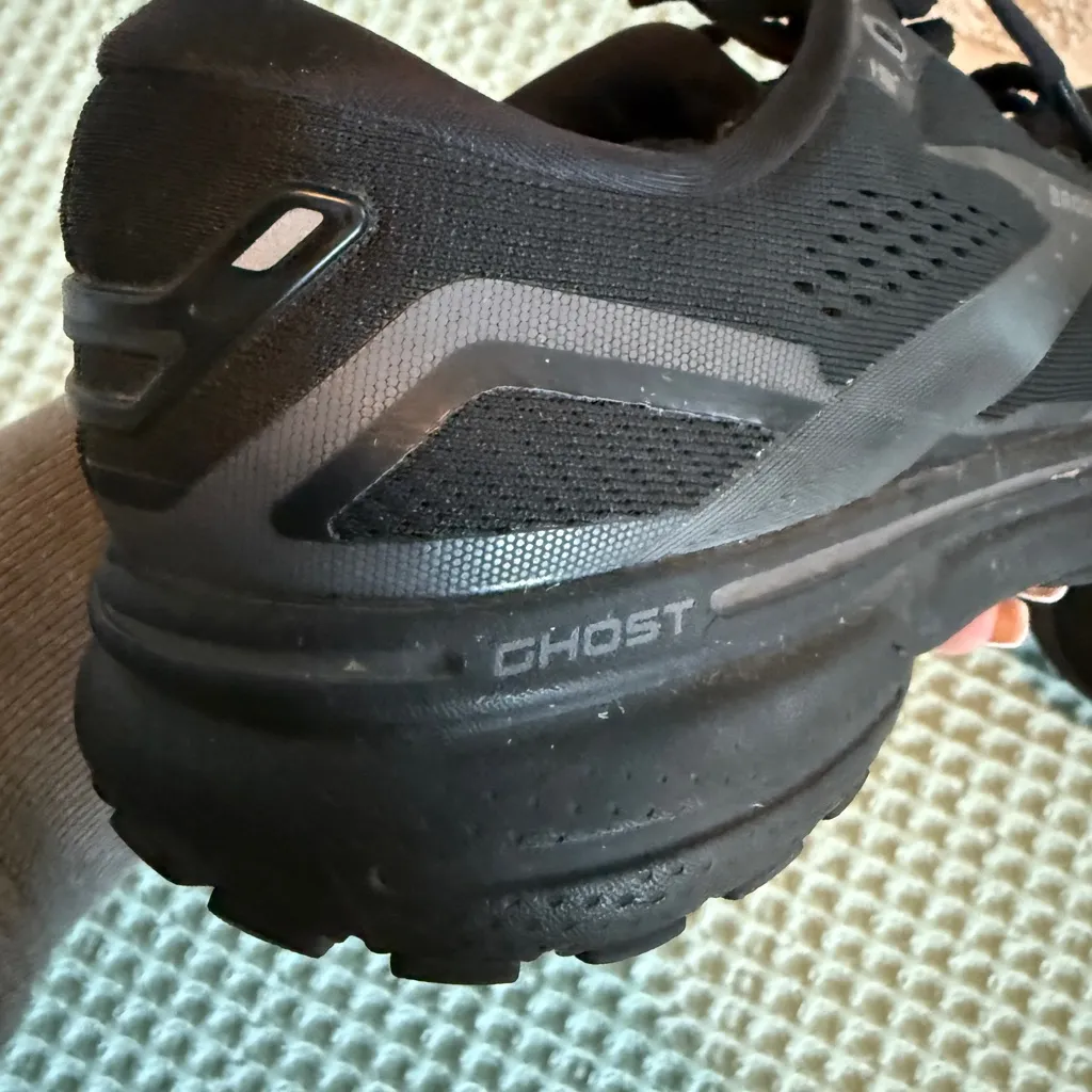 Brooks Ghost 15 Size 7.5 - Image 5