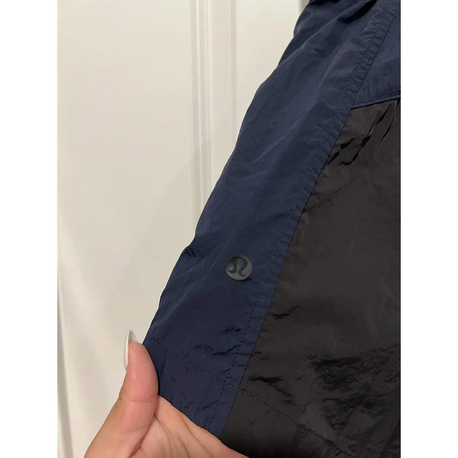 Lululemon Evergreen Short True‎ Navy / Black Womens Size 4 - Image 4