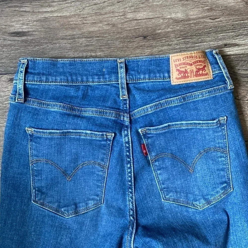 Levis 26 720 High Rise Super Skinny Medium Wash Distressed Jeans - Image 6