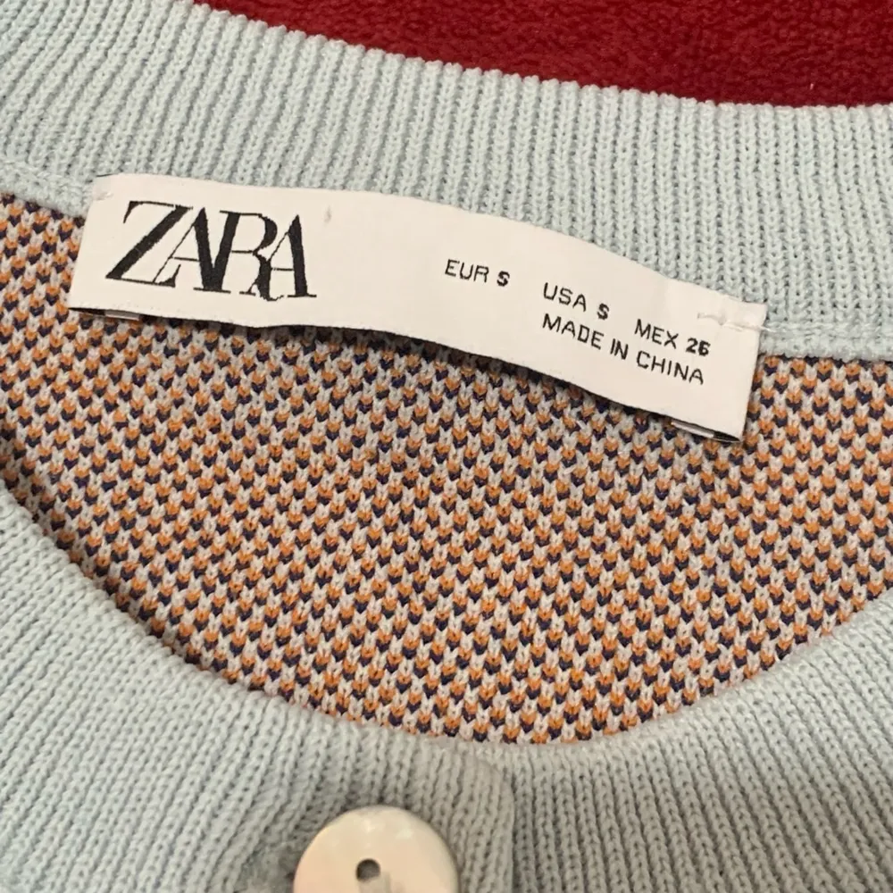 B07-Women's Zara Cardigan, Size S, Light Blue and Navy daisies print - Image 7
