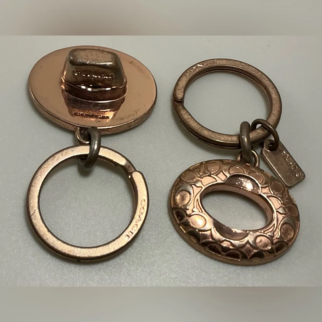 A Rare Vintage Y2K Coach Rose Gold Sig Turnlock Valet Keychain Keyring Key Fob - Image 2