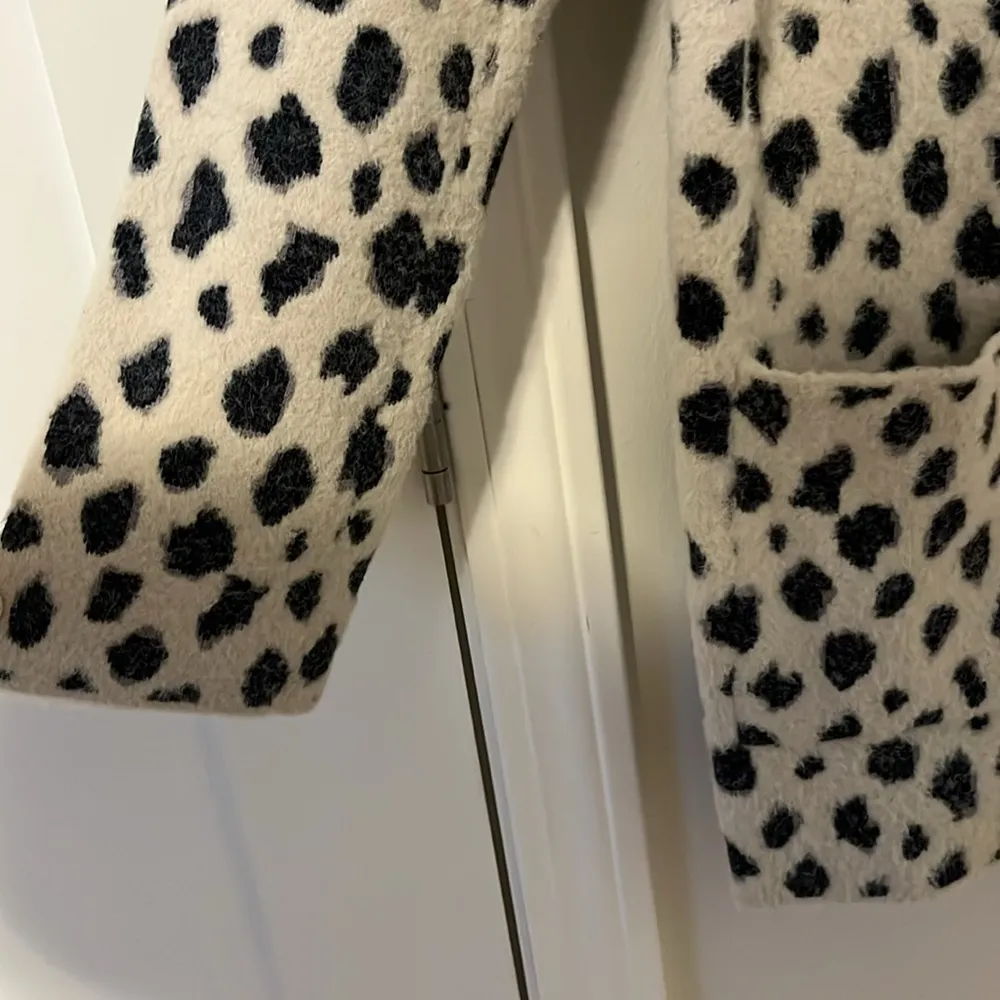 Ann Taylor leopard print cardigan in size Medium - Image 3