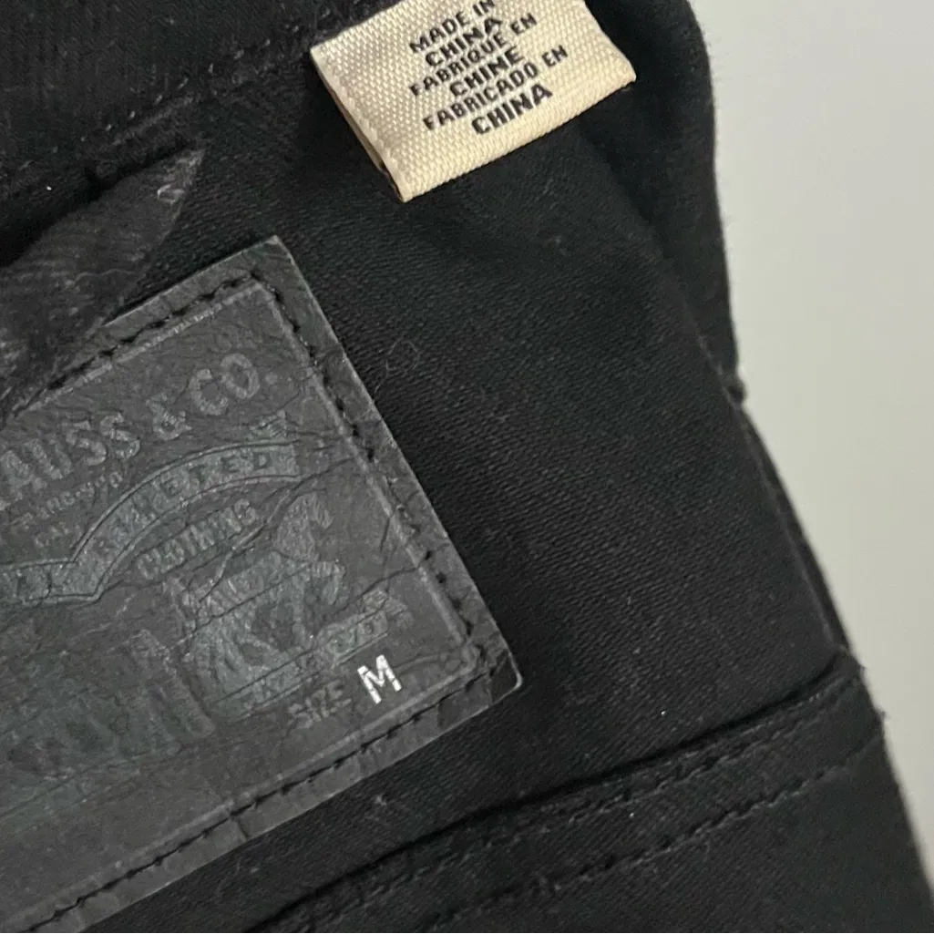 Levi’s • Cropped Classic Black Denim Jacket - Image 5