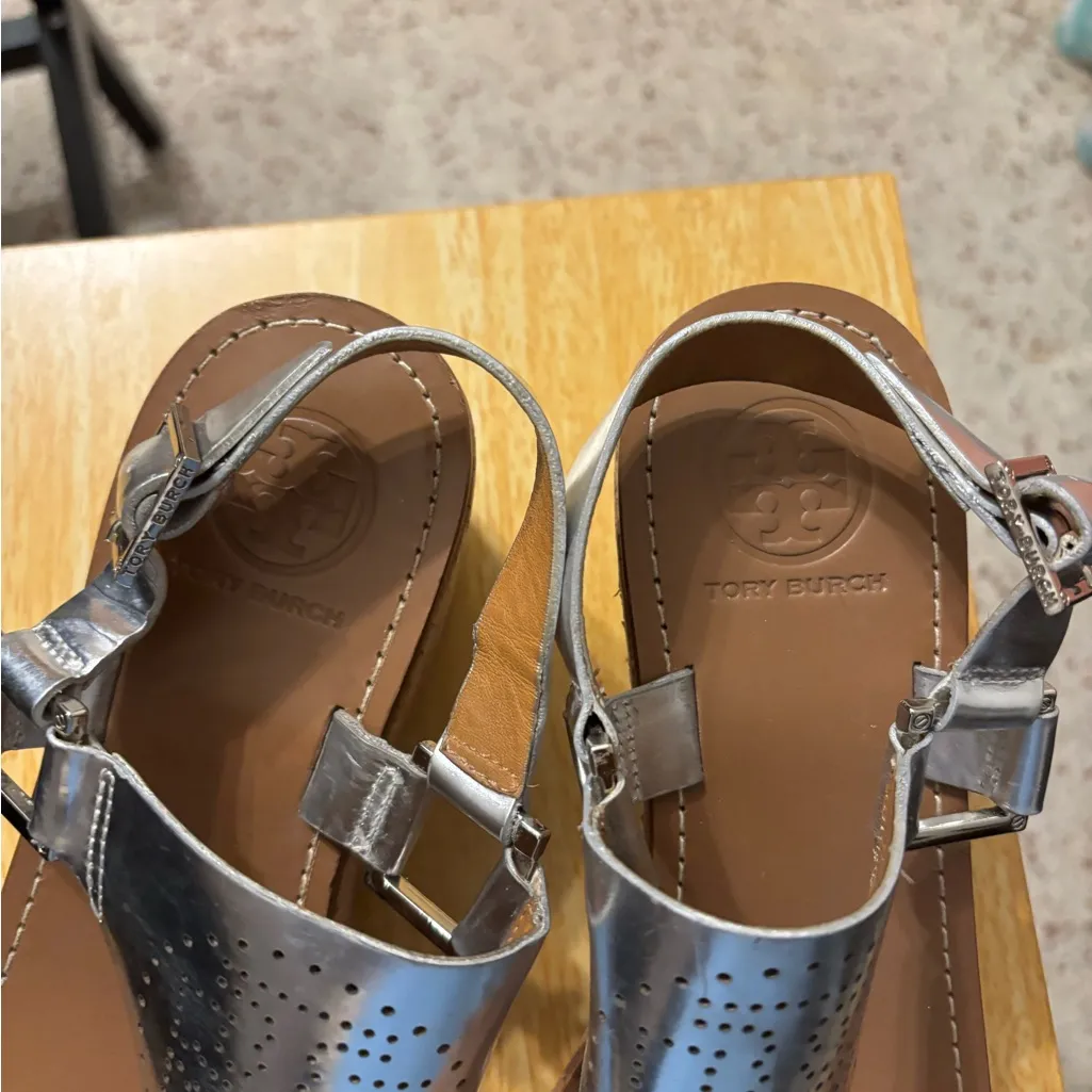 Tory Burch silver leather wedge sandals 7.5 - Image 4