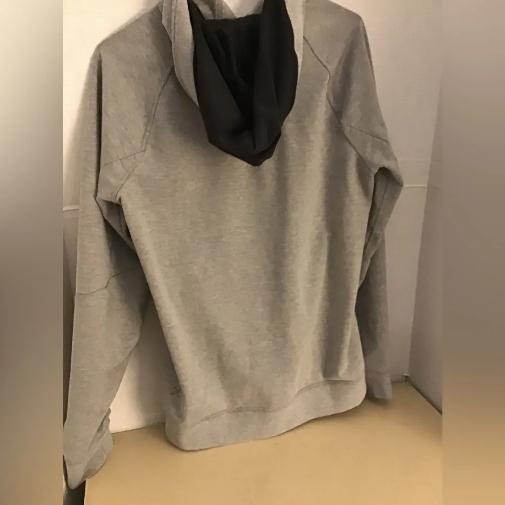 gray hooded  sweatshirt US size small - Image 6