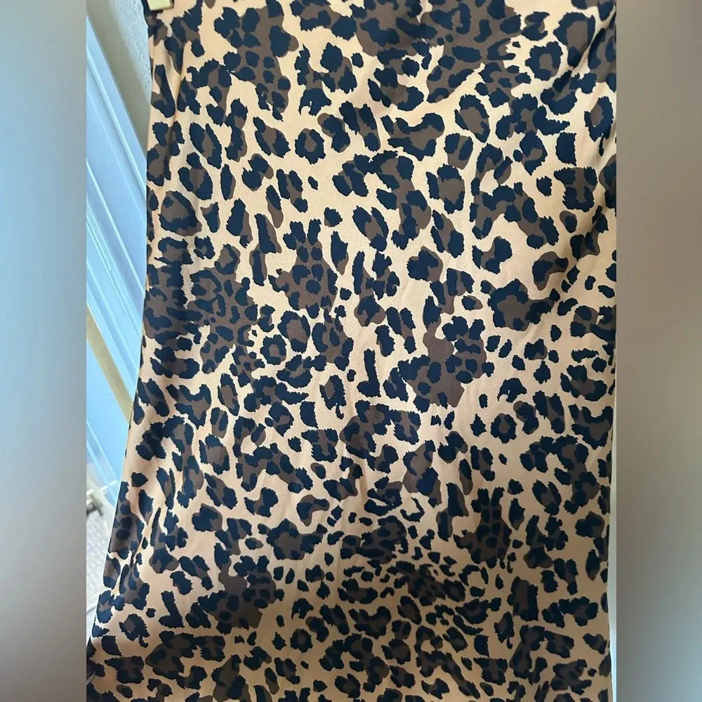 EUC Aritzia Babaton Leopard Midi Slip Skirt Size 0 - Image 4