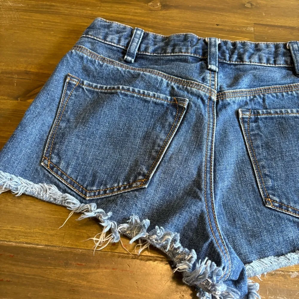 Free People Logan High Rise Cut Off Jean Shorts Distressed Button Fly Booty 26 - Image 8