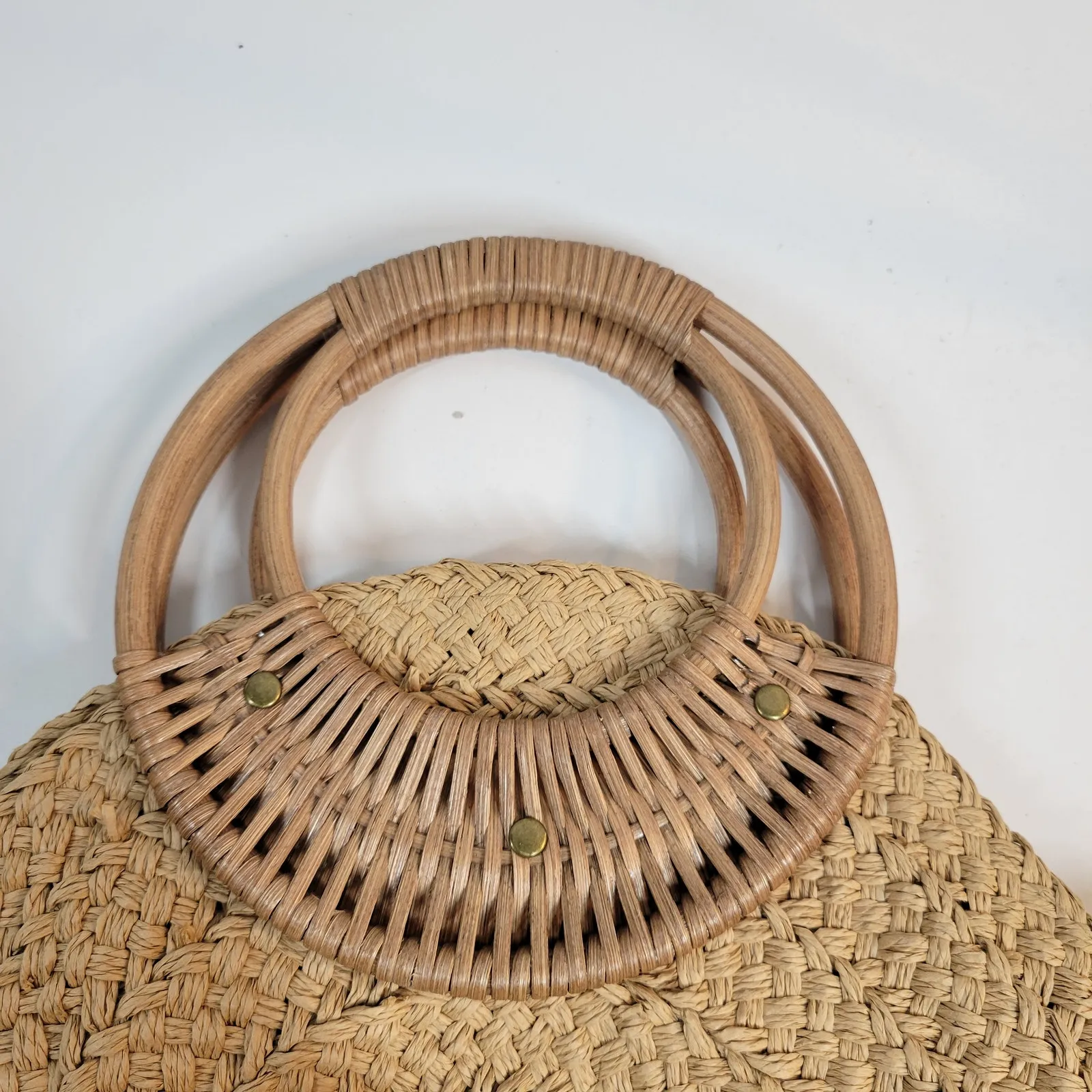 VINTAGE Woven Wooden Cinch Bag Brown Circle Handmade Rattan Summer‎ Beach Bag - Image 4