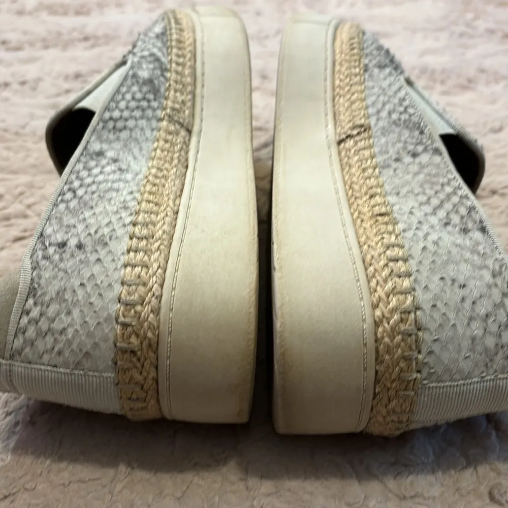 shoes in size 9.5M - Image 11