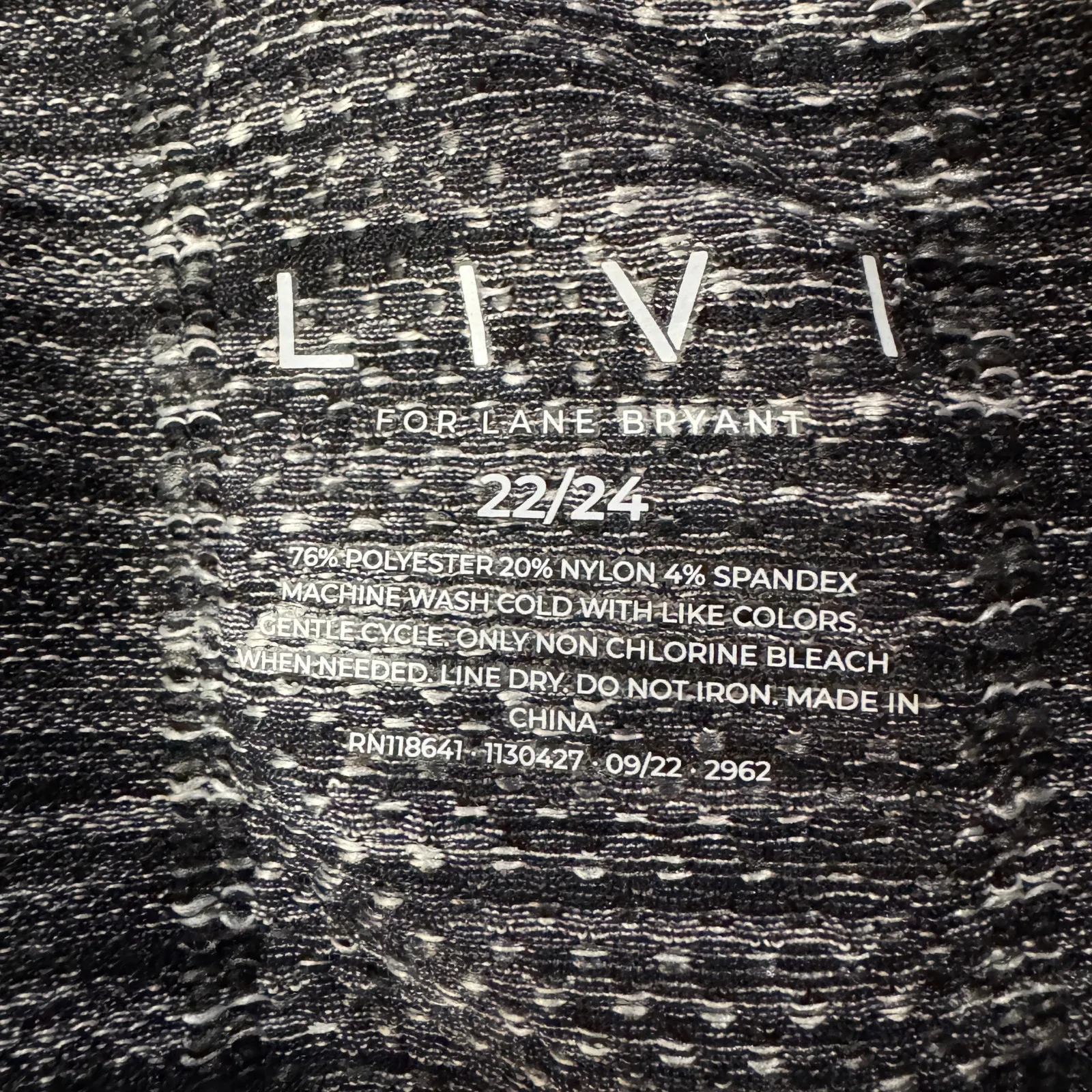 LIVI Lane Bryant SZ 22/24 Fitted Top Activewear Lightweight Crew Neck Stretch Black - Image 6