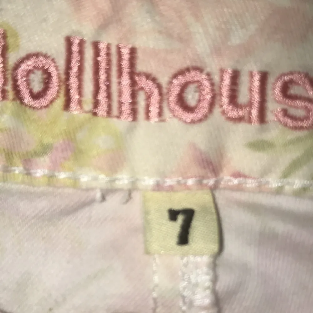 DOLLHOUSE crazy sexy cool Twiggy floral print straight leg size 7 - Image 4