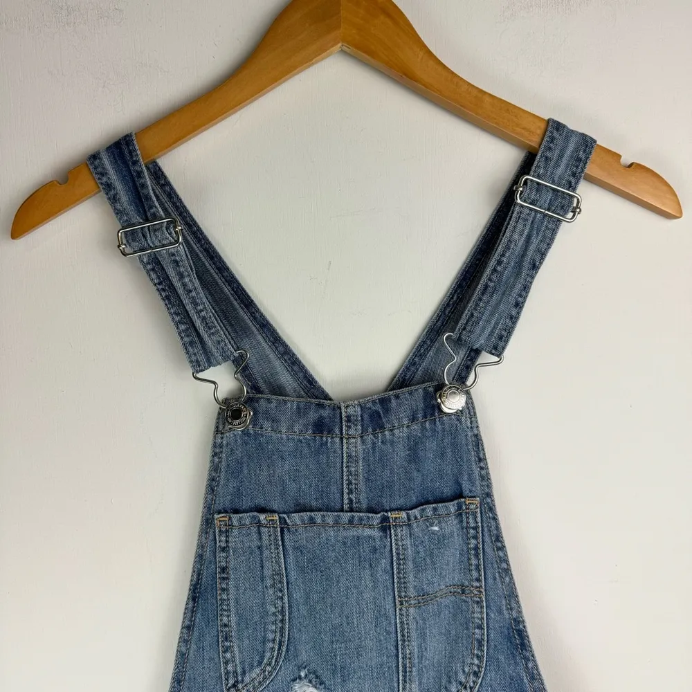 American Eagle Womens Shortalls Sz XS Light Medium Wash Distressed Relaxed Fit - Image 3
