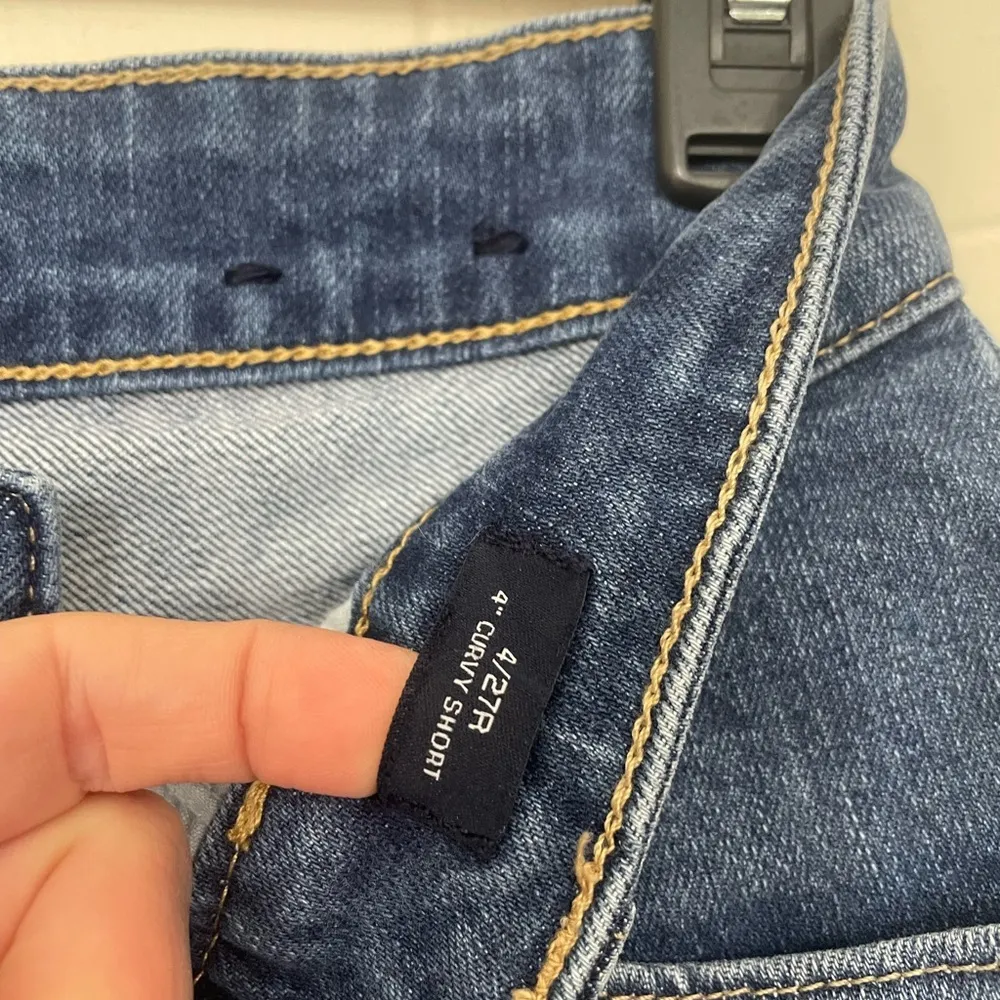 Gap Denim High Rise 4” Curvy Cut Off Jean Short ~ Button Fly ~ Size 4/27R - Image 6