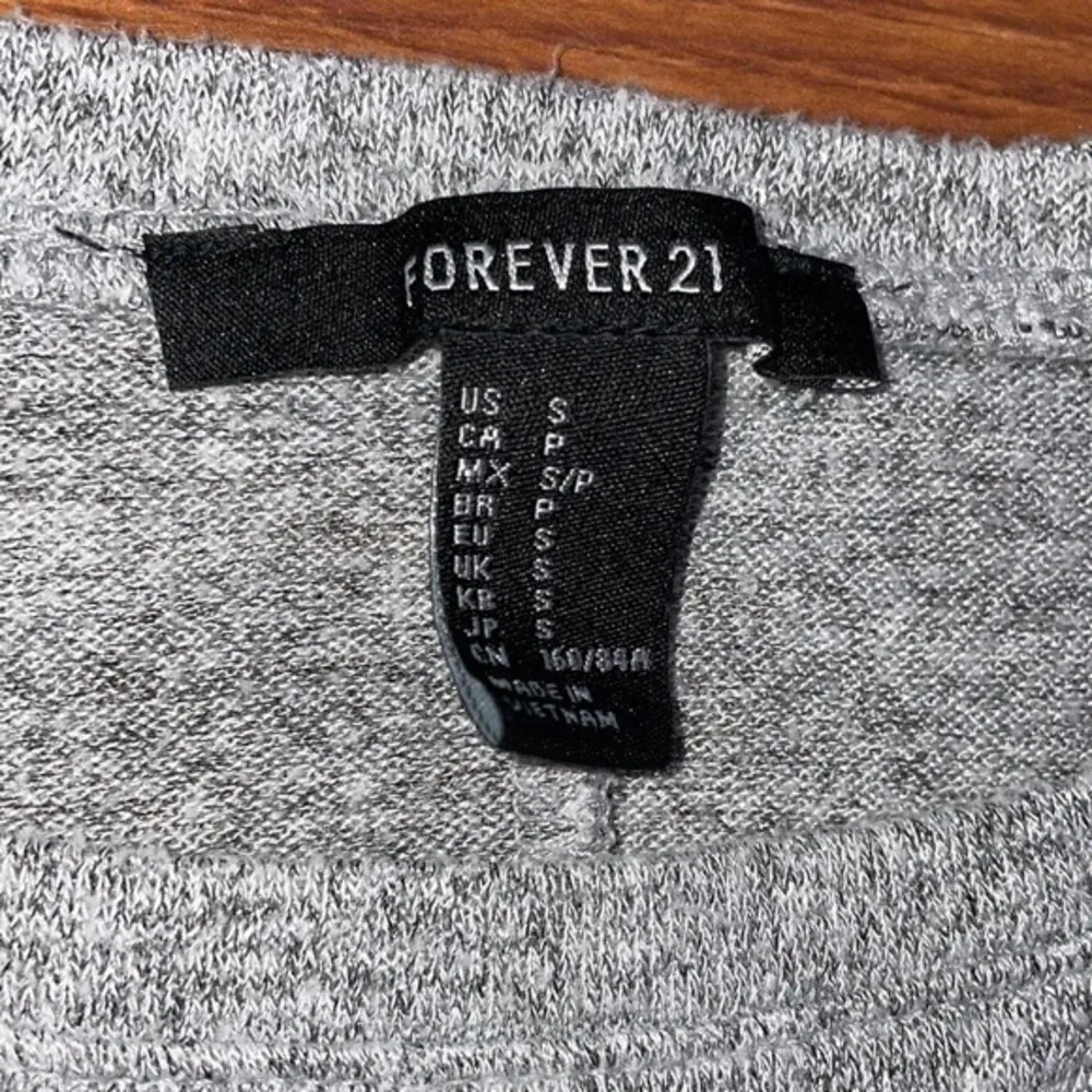 Forever 21 Gray Long Sleeve Flowy Sweater Small - Image 2