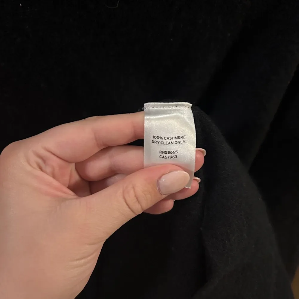 Nordstrom  100% Cashmere Turtle Neck Black Pullover Sweater - Image 2