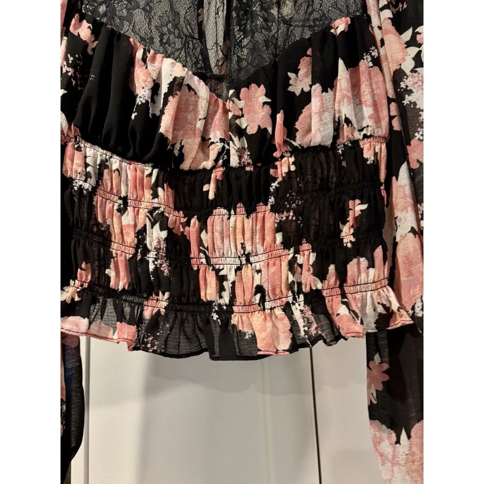 FREE PEOPLE Daphne $128 Black Pink Floral Lace Ruche Ruffle Cuff Top L NWT $128 - Image 5