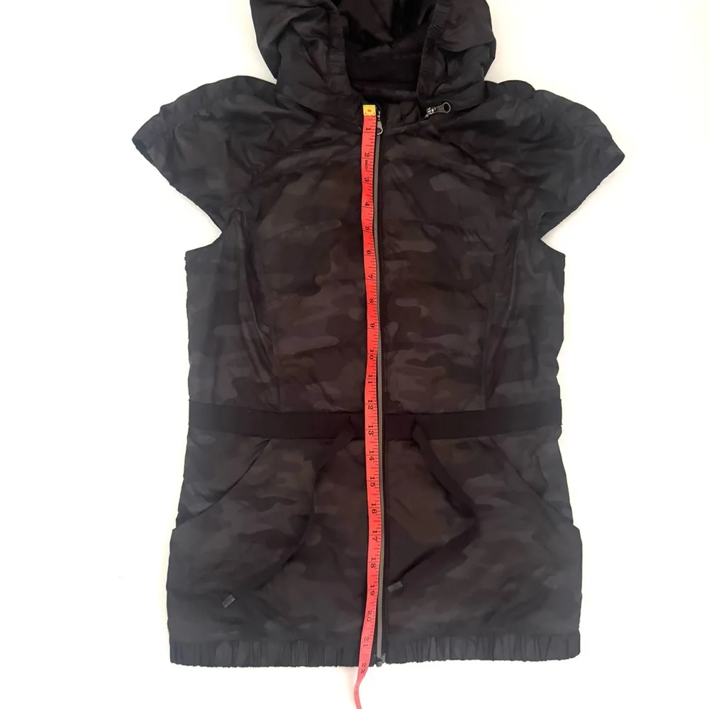 Lululemon Spring Fling Puffy Vest Lotus Camo Black Size 4 - Image 7