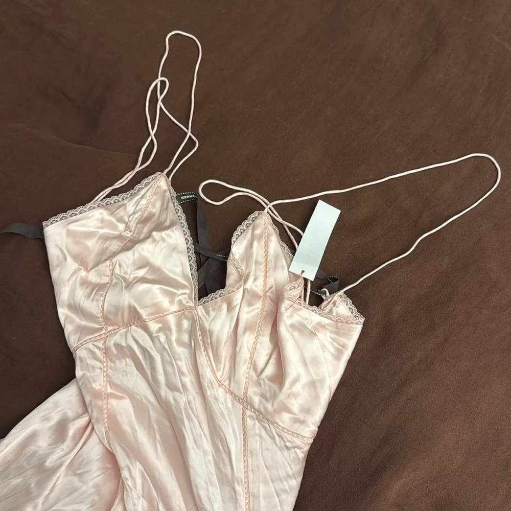 NWT Alice and Olivia pink stretch satin high low lace trim low back dress - Image 9