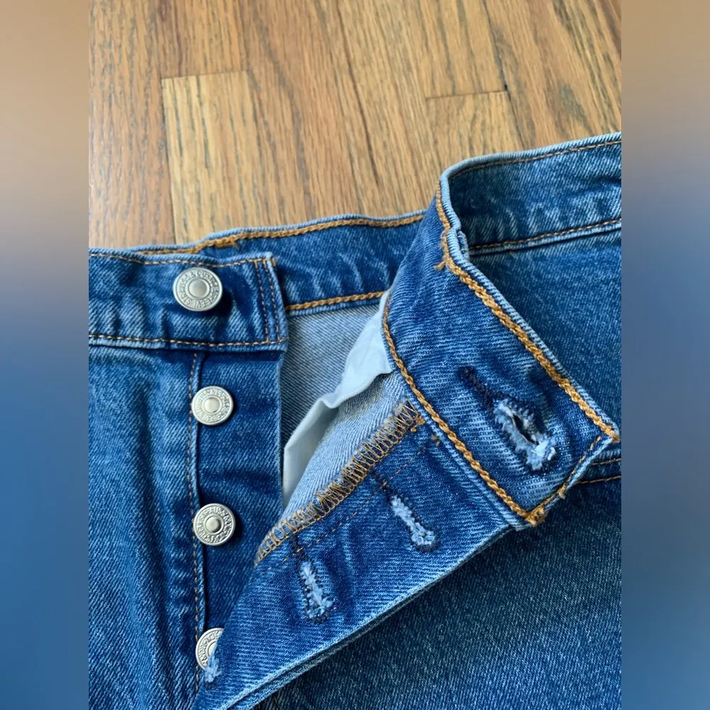 Levi Strauss 501 cutoff Jean shorts 30 - Image 3