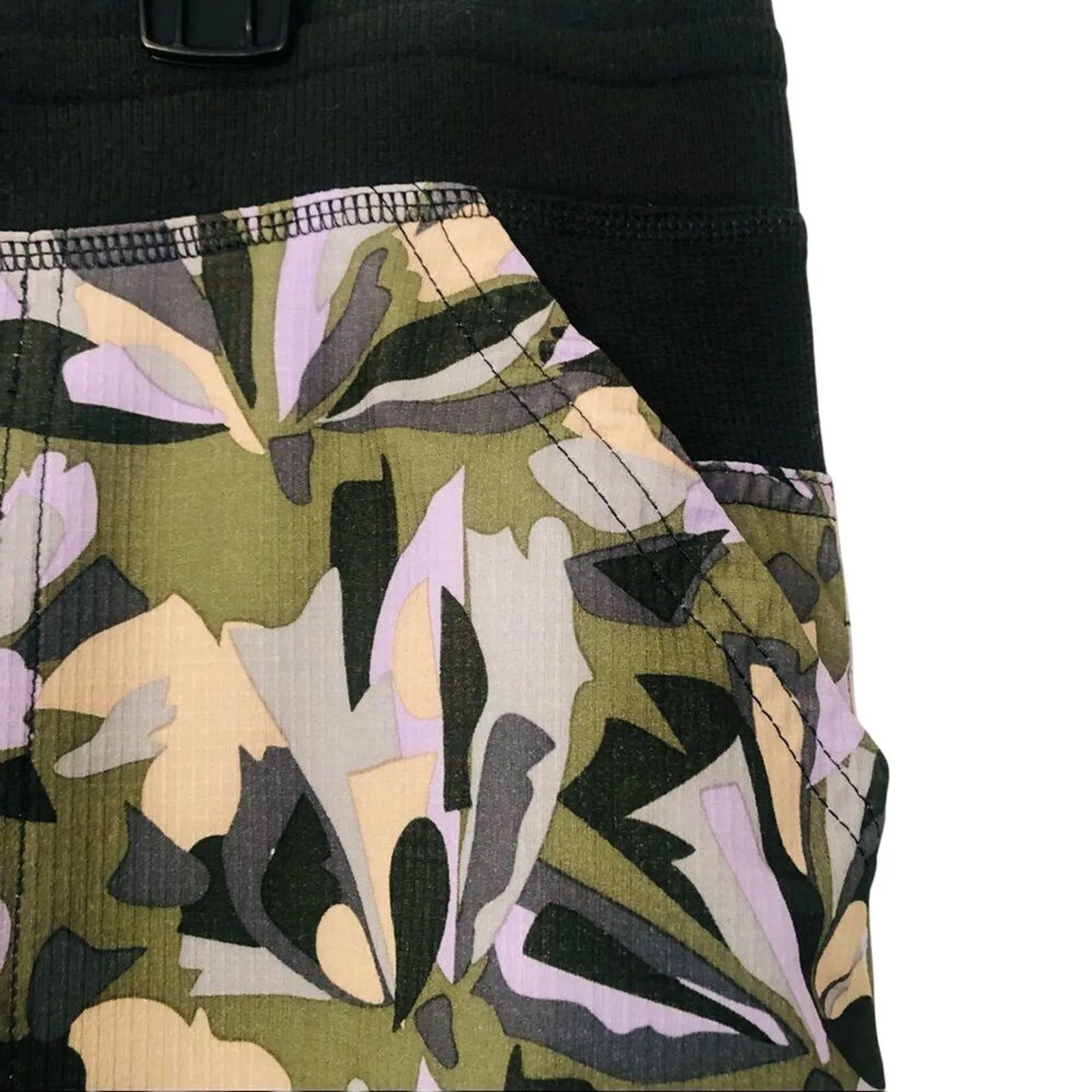 TITLE NINE All Over Pattern Capri Hiking Pant, Size XL - Image 4