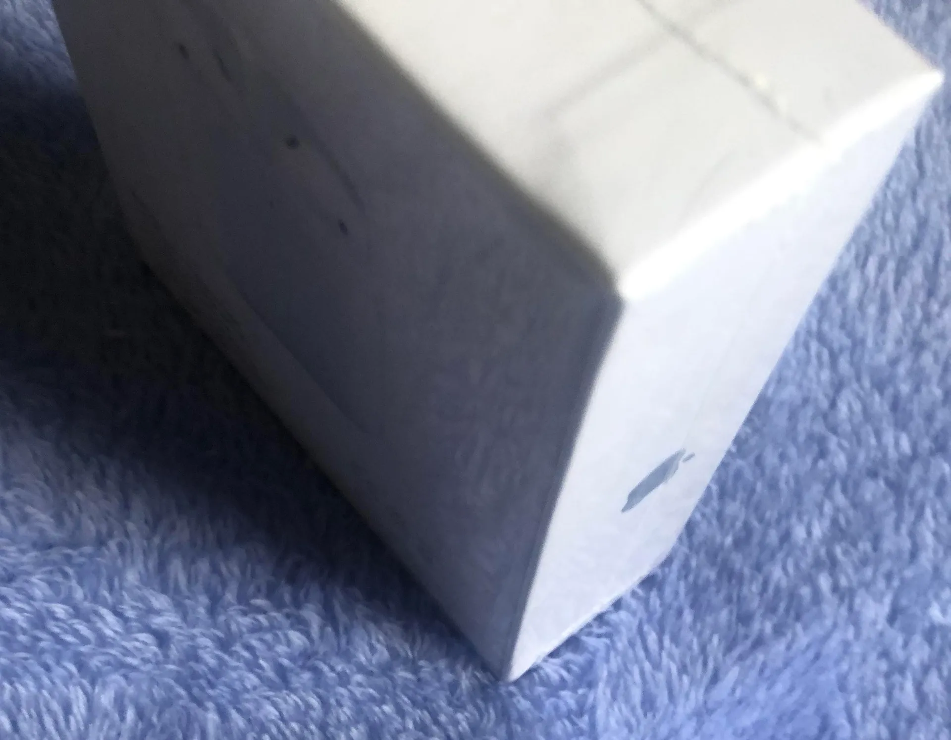 Apple AirPods With Wireless Charging Case - Image 5