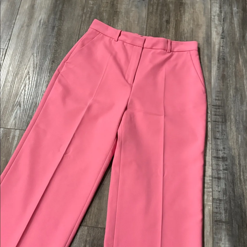 Zara NWT pink cropped pant medium
Waist 15
Rise 12
Inseam 26
Leg opening 10.5 - Image 3