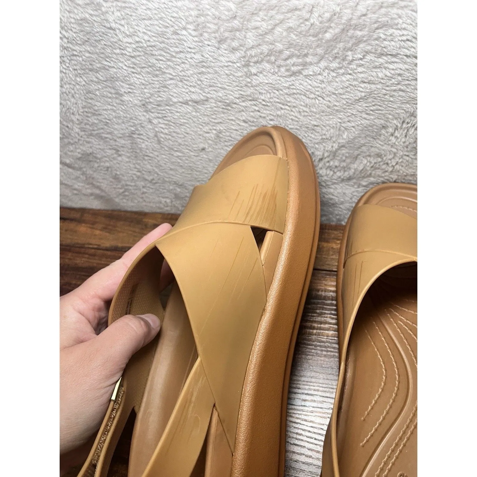 Crocs Womens 10 Brooklyn Luxe Cross Strap Tan Sandals Comfort Slides Coastal - Image 5