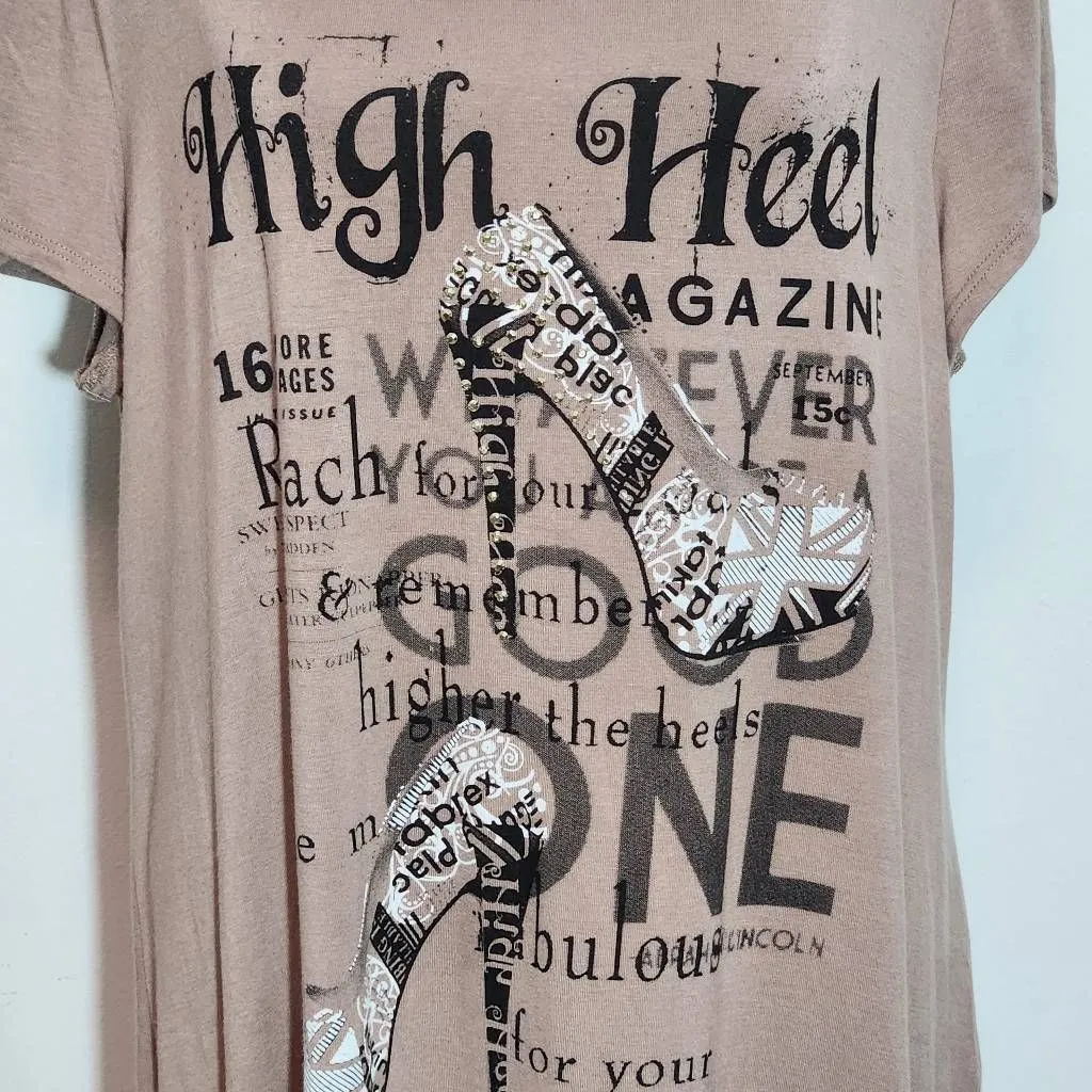 Belah & Codey Tan High Heel Graphic Print Short Sleeve Fitted Tee NWT Size XL - Image 4