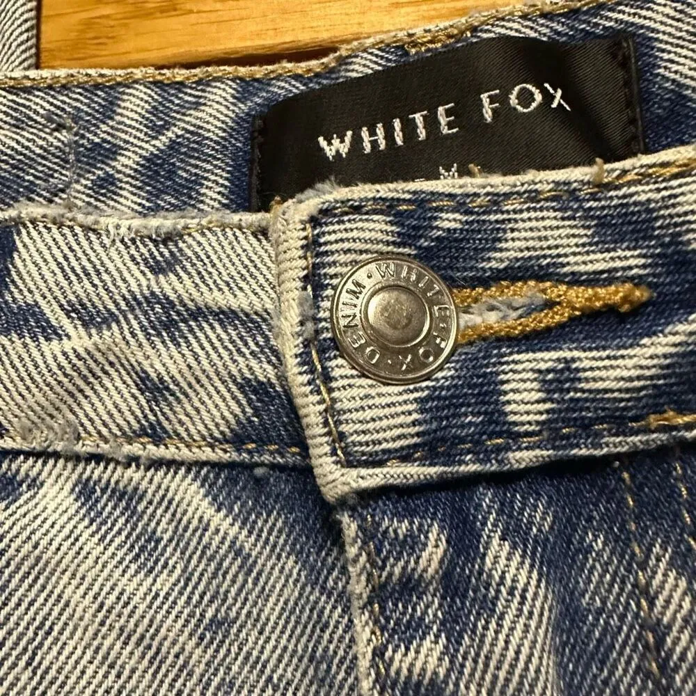 White fox acid wash jeans size medium - Image 2