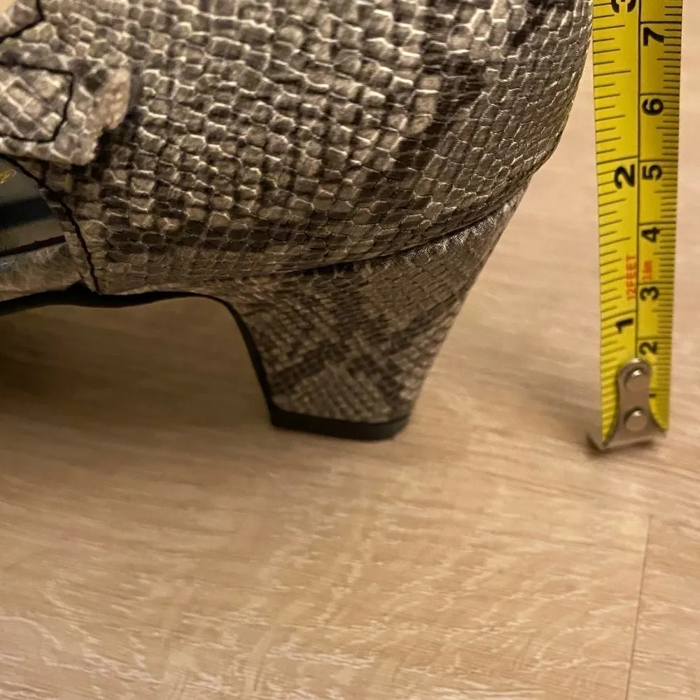 Faux Snake Skin Angel Steps Kitten Heels Women Size 10 Black - Image 8