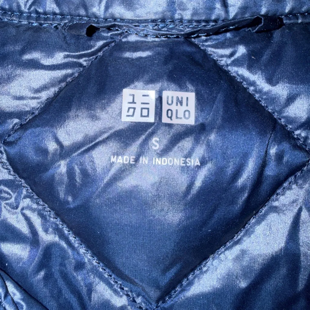 Uniqlo Dark Blue Puffer Vest - Image 3