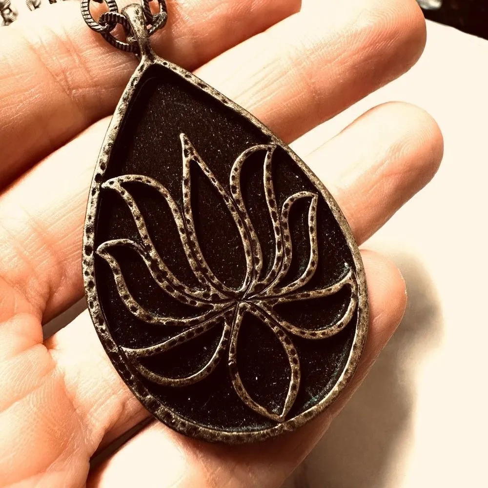 Black and gold tone lotus flower teardrop pendant necklace - Image 2