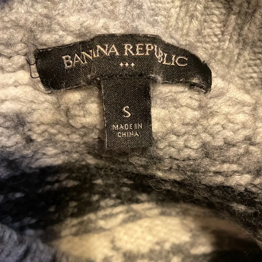 Banana Republic Wool Blend Long Sleeve Crop Sweater Size Small - Image 5
