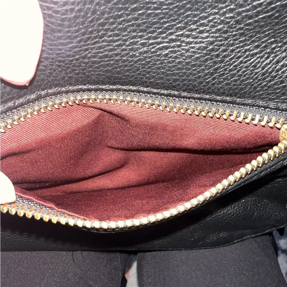 Excellent con Marc Jacobs Black and gold saddle bag - Image 12