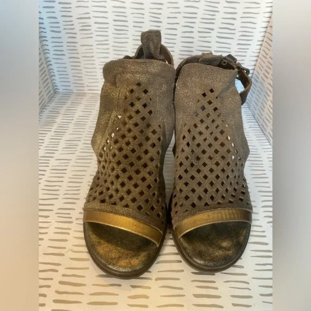 OTBT Metaphor Metallic Open Toe‎ heels size 7.5 - Image 3