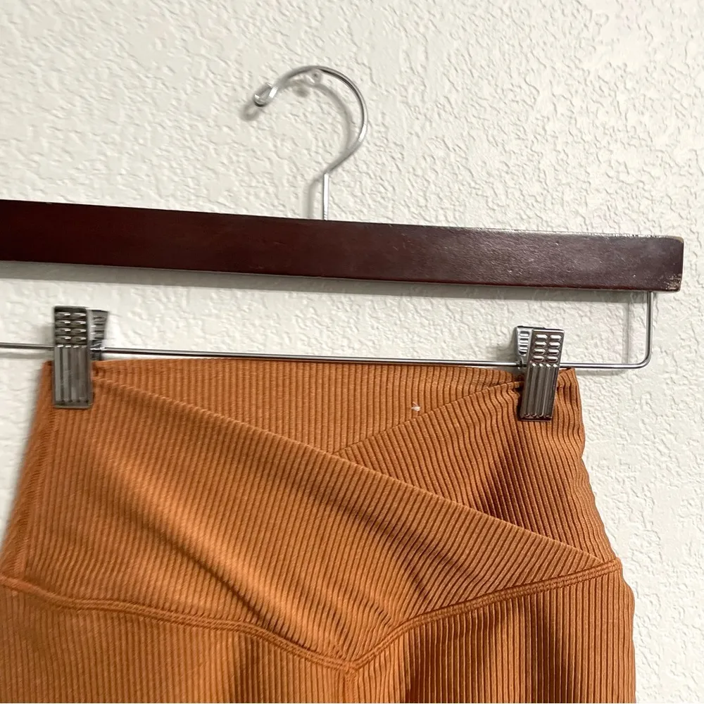 Aerie Offline Womens Shorts Copper Ribbed High Waisted Crossover Size Medium - Image 3