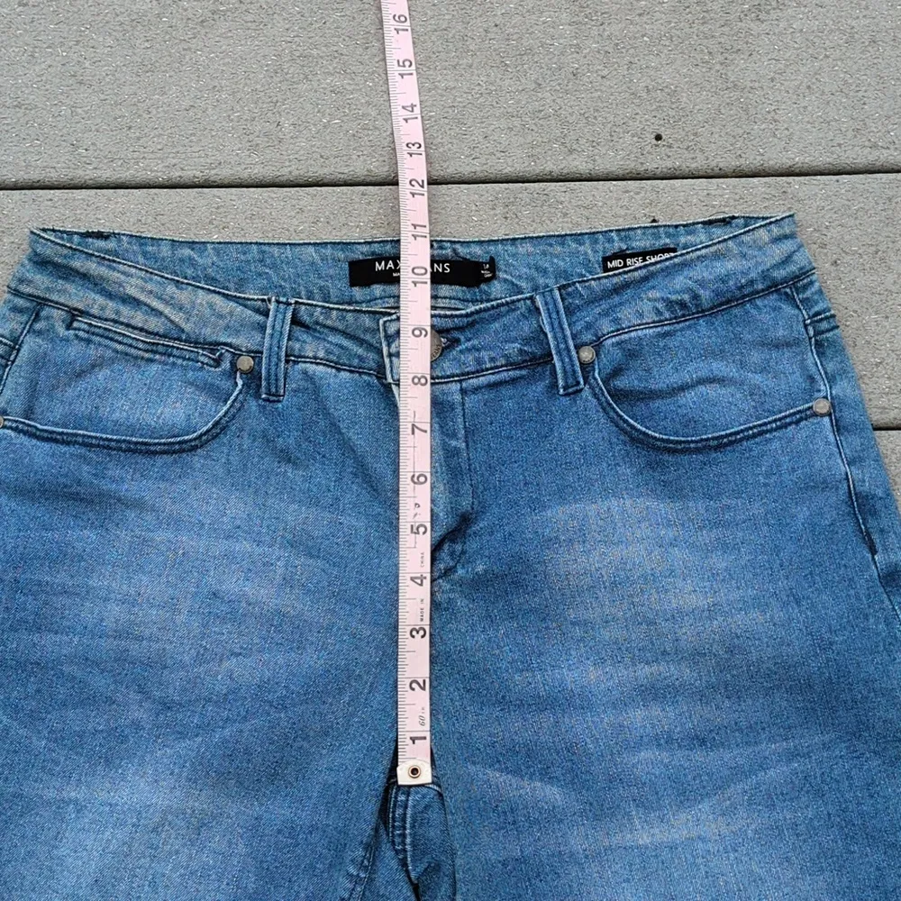 Max Jeans Medium Wash Mid Rise Denim Shorts | Max Jeans Mid Rise Jean Shorts - Image 3